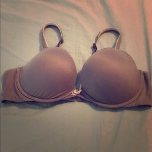 Victoria’s Secret body by Victoria push up bra 38C